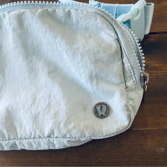 Lululemon Powder Blue 1L Everywhere Belt Bag - Picture 9 of 15